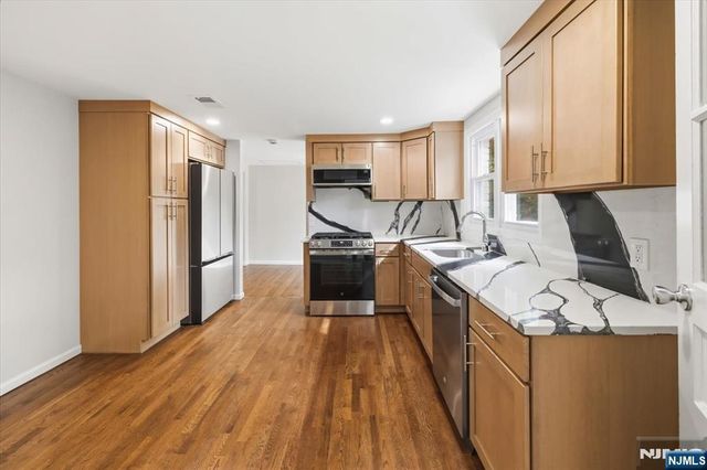 37 Roth Avenue, Oakland, NJ 07417