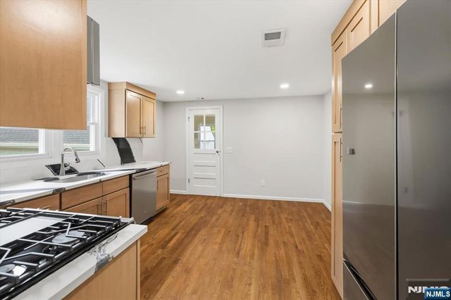 37 Roth Avenue, Oakland, NJ 07417