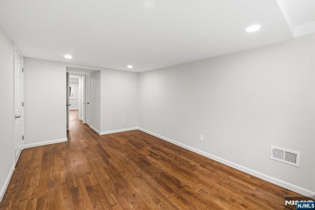 37 Roth Avenue, Oakland, NJ 07417