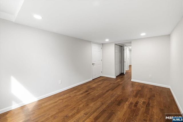 37 Roth Avenue, Oakland, NJ 07417