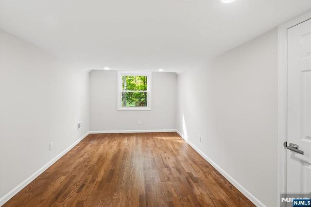 37 Roth Avenue, Oakland, NJ 07417