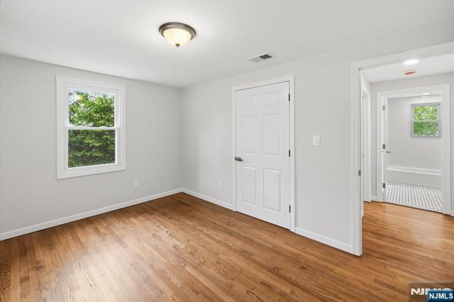 37 Roth Avenue, Oakland, NJ 07417