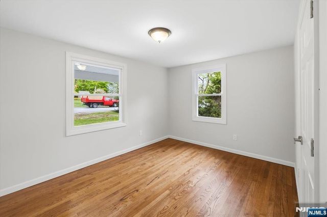 37 Roth Avenue, Oakland, NJ 07417