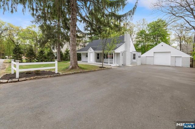 37 Roth Avenue, Oakland, NJ 07417