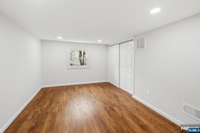 37 Roth Avenue, Oakland, NJ 07417