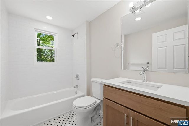 37 Roth Avenue, Oakland, NJ 07417