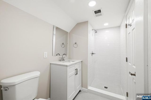 37 Roth Avenue, Oakland, NJ 07417
