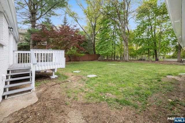 37 Roth Avenue, Oakland, NJ 07417
