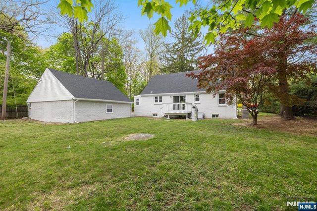 37 Roth Avenue, Oakland, NJ 07417