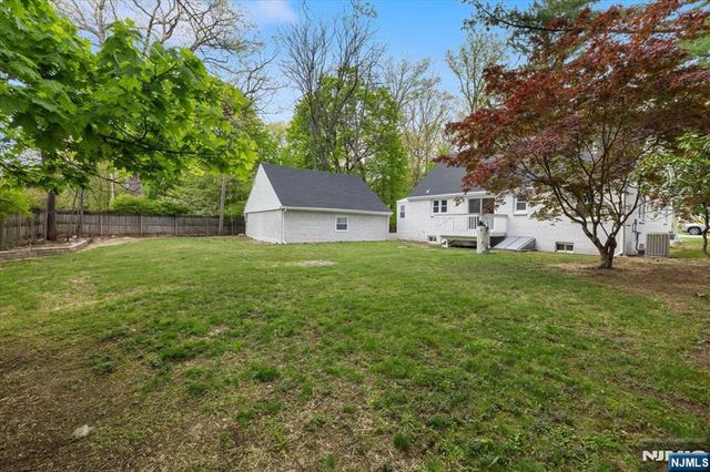 37 Roth Avenue, Oakland, NJ 07417