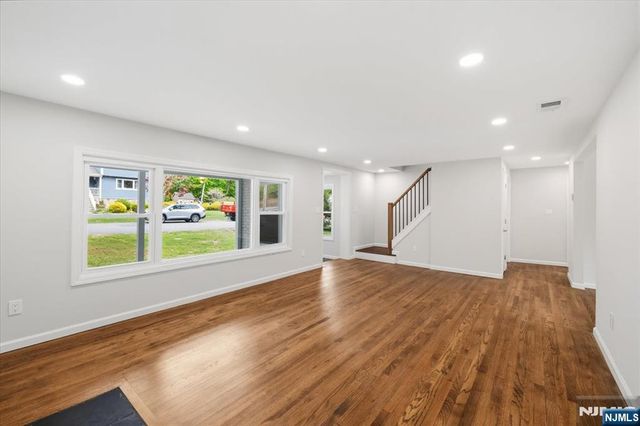 37 Roth Avenue, Oakland, NJ 07417