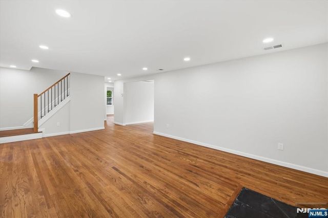 37 Roth Avenue, Oakland, NJ 07417