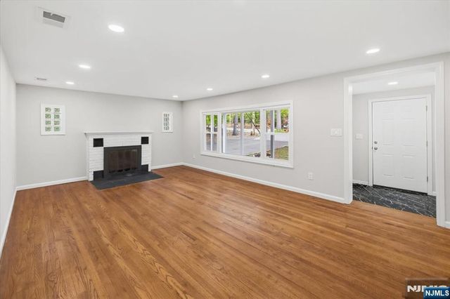 37 Roth Avenue, Oakland, NJ 07417