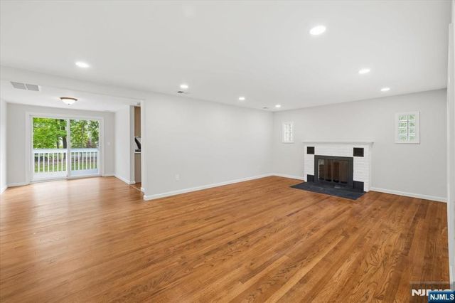 37 Roth Avenue, Oakland, NJ 07417