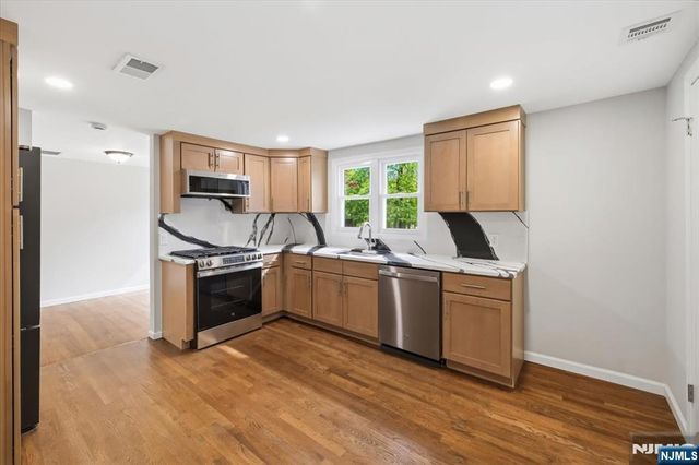 37 Roth Avenue, Oakland, NJ 07417