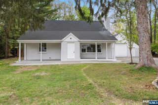 37 Roth Avenue, Oakland, NJ 07417