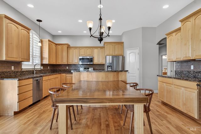 2606 N Waggle Place, Meridian, ID 83646