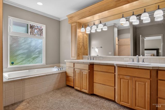 2606 N Waggle Place, Meridian, ID 83646