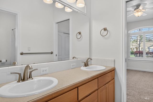 2606 N Waggle Place, Meridian, ID 83646