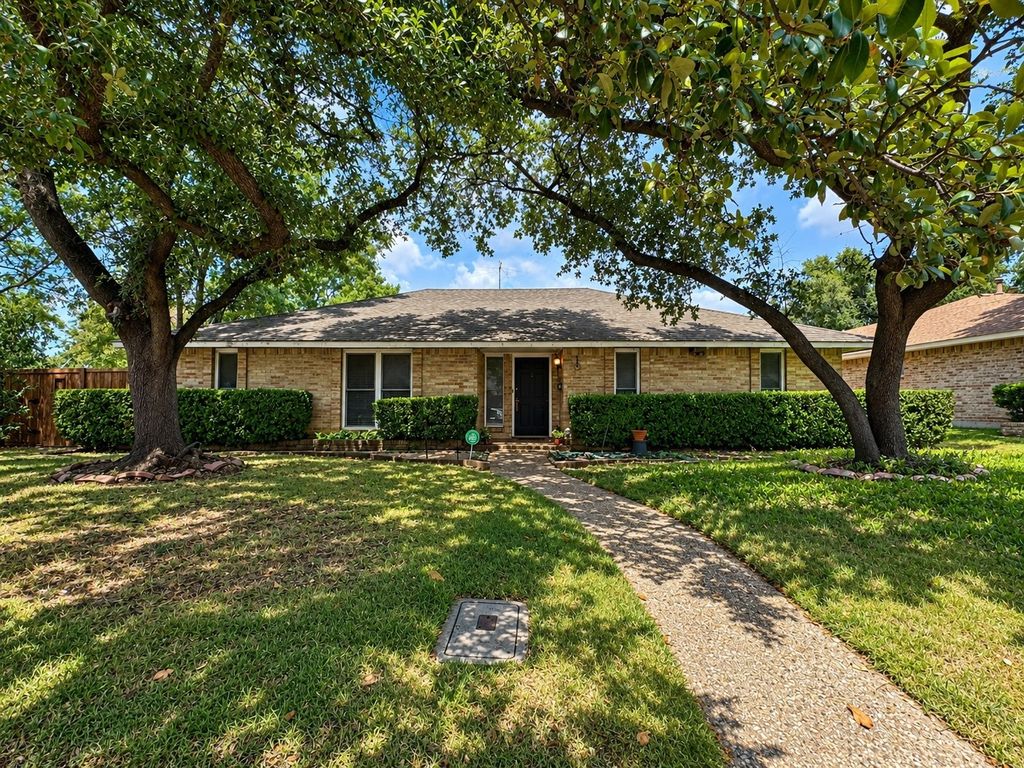 3917 High Summit Drive, Dallas, TX 75244 — exterior
