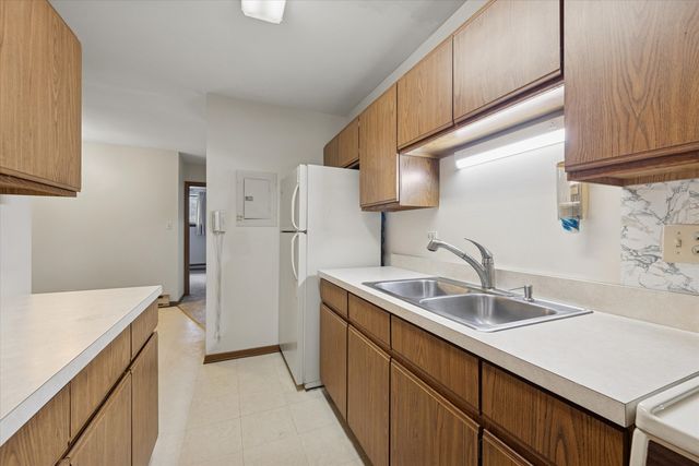 530 E Highland Avenue A2, Villa Park, IL 60181