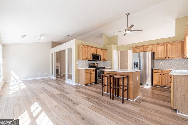 5755 Lakeview Circle, Lithonia, GA 30058