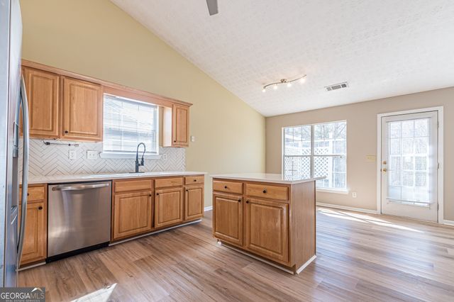 5755 Lakeview Circle, Lithonia, GA 30058