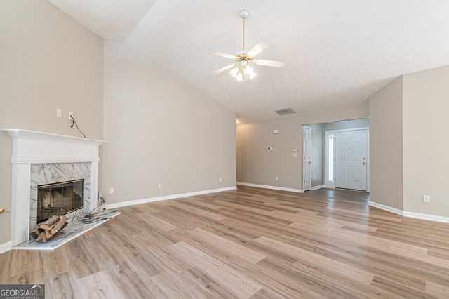 5755 Lakeview Circle, Lithonia, GA 30058