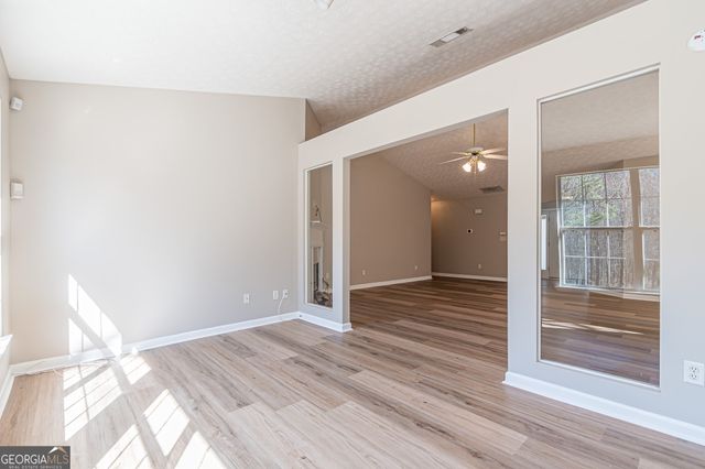 5755 Lakeview Circle, Lithonia, GA 30058