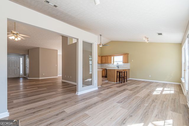 5755 Lakeview Circle, Lithonia, GA 30058