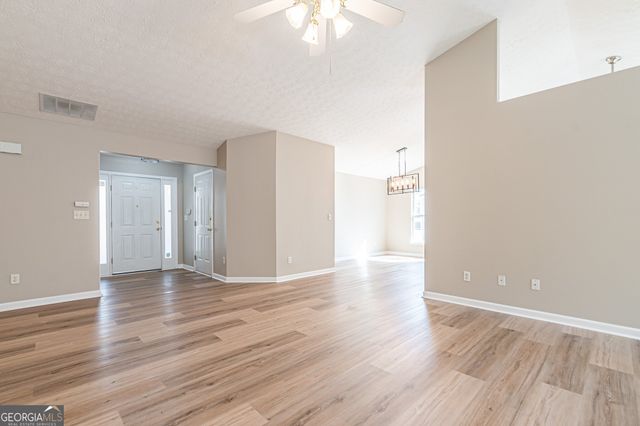5755 Lakeview Circle, Lithonia, GA 30058