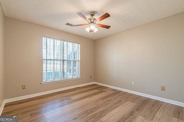 5755 Lakeview Circle, Lithonia, GA 30058