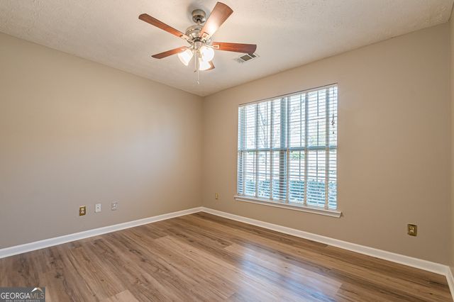 5755 Lakeview Circle, Lithonia, GA 30058
