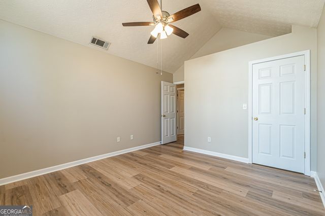 5755 Lakeview Circle, Lithonia, GA 30058