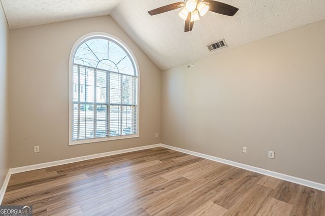 5755 Lakeview Circle, Lithonia, GA 30058