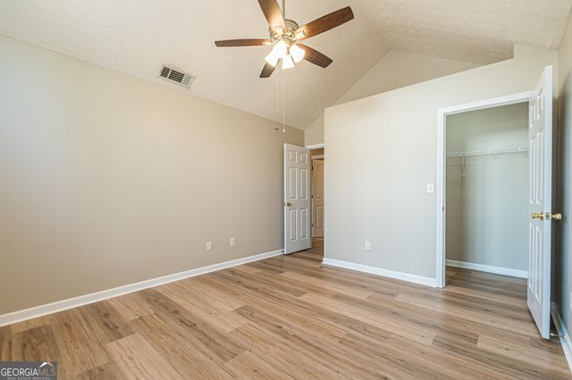 5755 Lakeview Circle, Lithonia, GA 30058