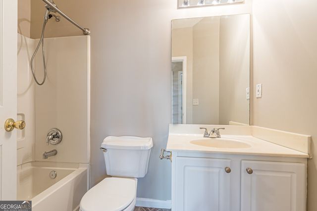 5755 Lakeview Circle, Lithonia, GA 30058