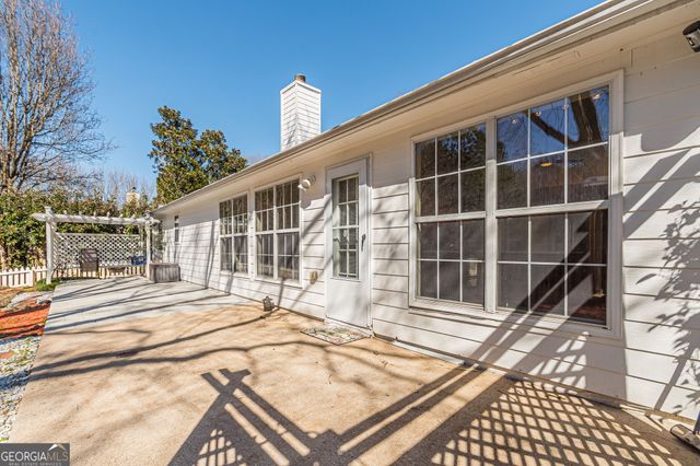5755 Lakeview Circle, Lithonia, GA 30058