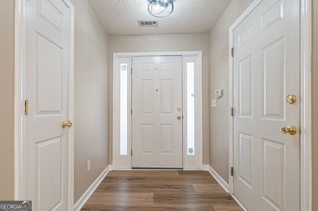 5755 Lakeview Circle, Lithonia, GA 30058