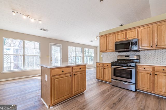 5755 Lakeview Circle, Lithonia, GA 30058