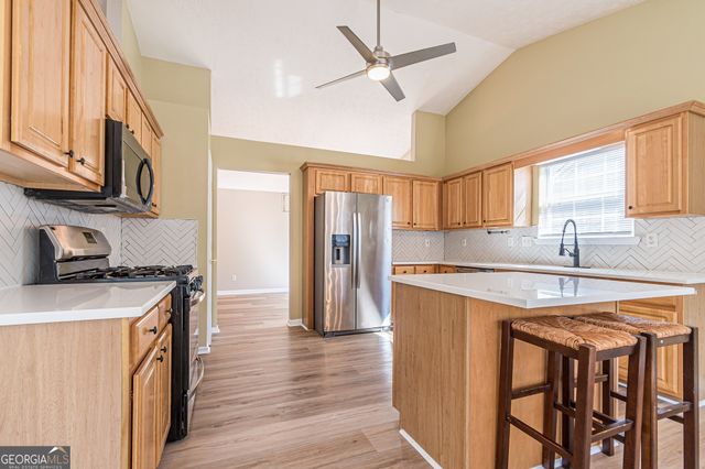 5755 Lakeview Circle, Lithonia, GA 30058