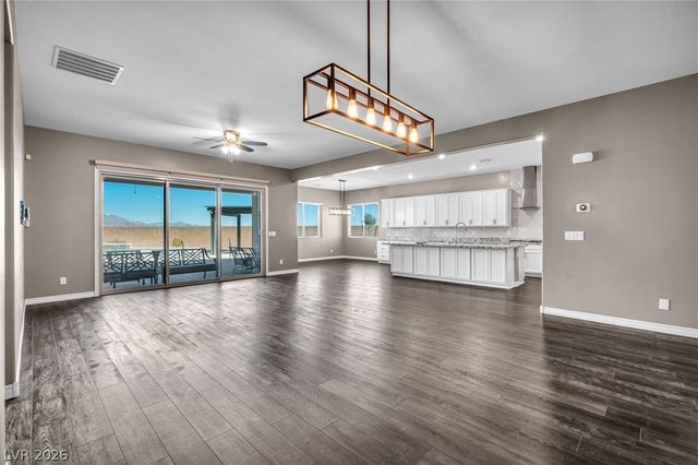 6390 Painted Creek Street, Las Vegas, NV 89149