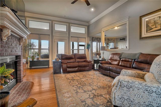 18318 Oakridge Road, Springdale, AR 72764