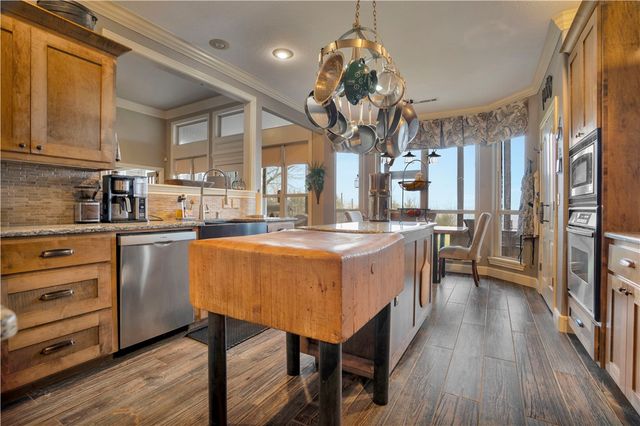 18318 Oakridge Road, Springdale, AR 72764