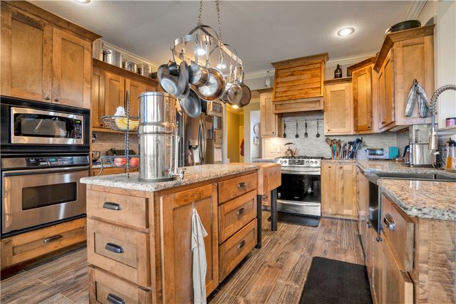 18318 Oakridge Road, Springdale, AR 72764