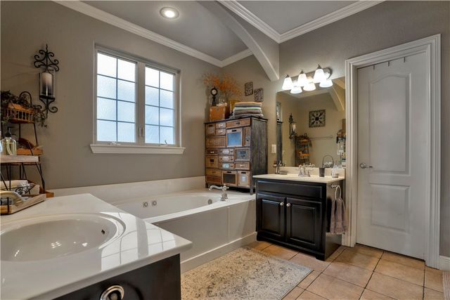 18318 Oakridge Road, Springdale, AR 72764