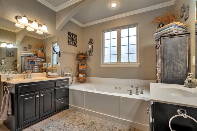 18318 Oakridge Road, Springdale, AR 72764