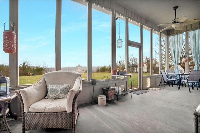 18318 Oakridge Road, Springdale, AR 72764