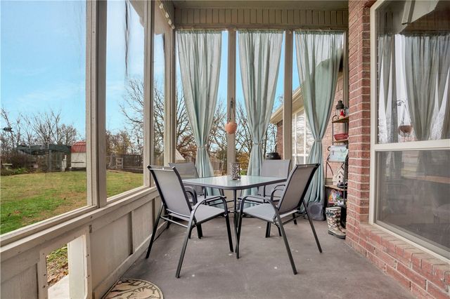 18318 Oakridge Road, Springdale, AR 72764