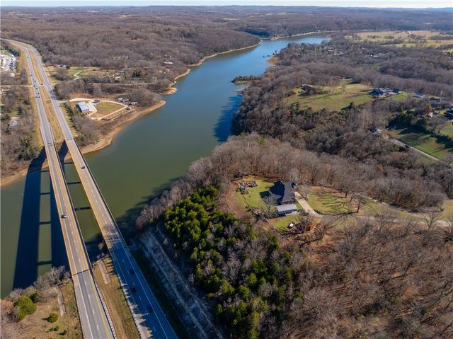 18318 Oakridge Road, Springdale, AR 72764